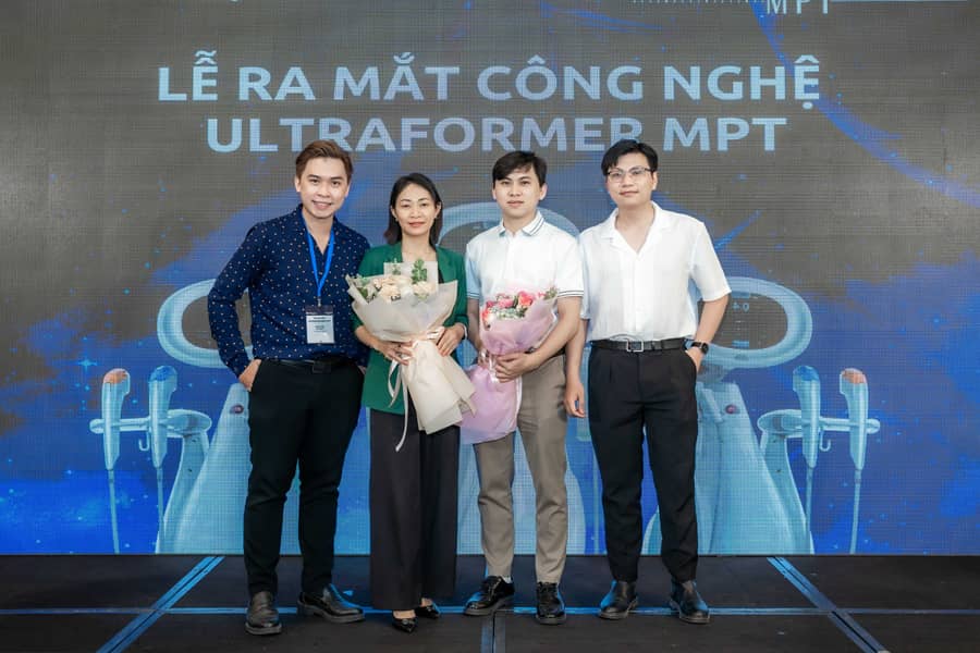 Các bác sĩ VTM La Ratio chụp hình lưu niệm tại sự kiện