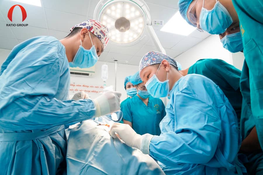 Với BS Trung, nụ cười là biểu hiện rõ nhất của sự hạnh phúc, phẫu thuật nụ cười là mang đến hạnh phúc cho các em bị dị tật khe hở hàm ếch.